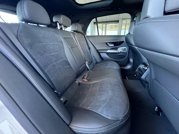 Mercedes-Benz Třídy E 300 de 4MATIC kombi s EQ - foto 19