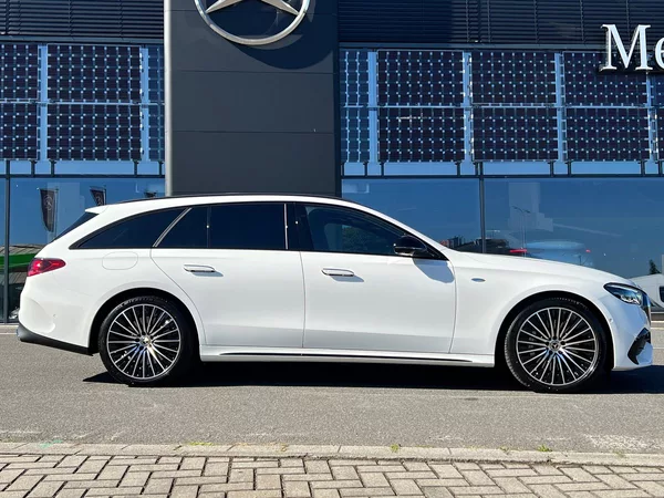 Mercedes-Benz Třídy E 300 de 4MATIC kombi s EQ - foto 2