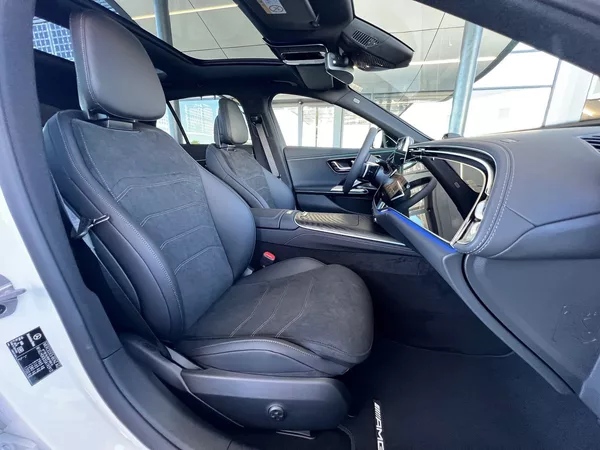 Mercedes-Benz Třídy E 300 de 4MATIC kombi s EQ - foto 20