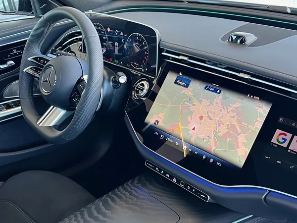 Mercedes-Benz Třídy E 300 de 4MATIC kombi s EQ - foto 21