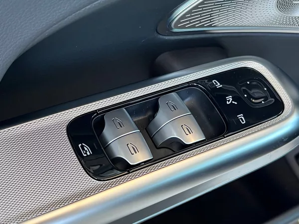 Mercedes-Benz Třídy E 300 de 4MATIC kombi s EQ - foto 24