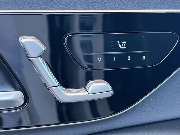 Mercedes-Benz Třídy E 300 de 4MATIC kombi s EQ - foto 25