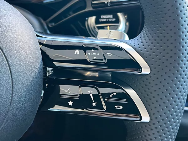 Mercedes-Benz Třídy E 300 de 4MATIC kombi s EQ - foto 27