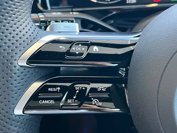 Mercedes-Benz Třídy E 300 de 4MATIC kombi s EQ - foto 28