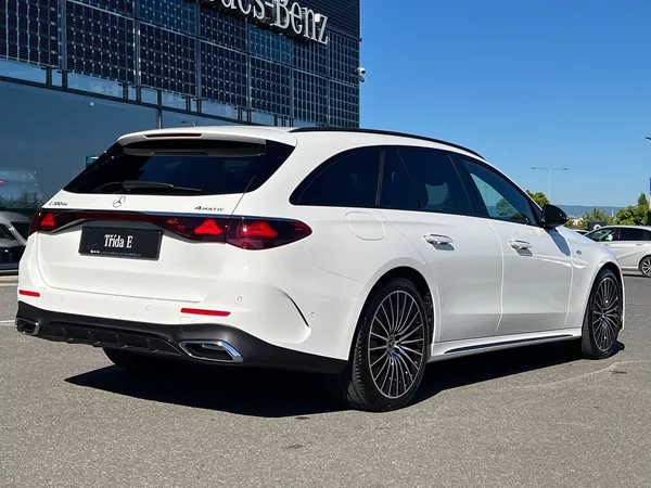 Mercedes-Benz Třídy E 300 de 4MATIC kombi s EQ - foto 3