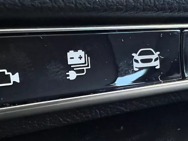 Mercedes-Benz Třídy E 300 de 4MATIC kombi s EQ - foto 32