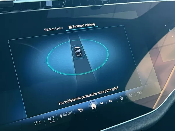 Mercedes-Benz Třídy E 300 de 4MATIC kombi s EQ - foto 35