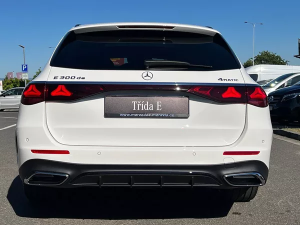 Mercedes-Benz Třídy E 300 de 4MATIC kombi s EQ - foto 4