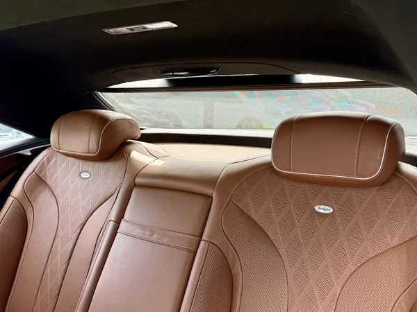 Mercedes-Benz Třídy S 500 4MATIC kupé - foto 16