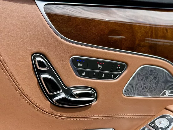 Mercedes-Benz Třídy S 500 4MATIC kupé - foto 17