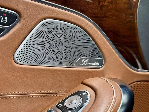 Mercedes-Benz Třídy S 500 4MATIC kupé - foto 18