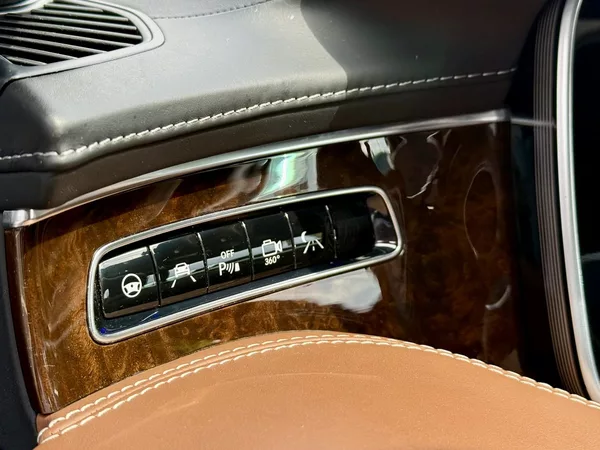 Mercedes-Benz Třídy S 500 4MATIC kupé - foto 19
