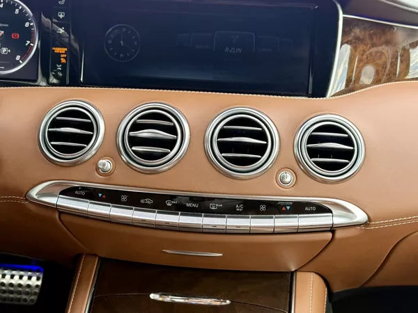 Mercedes-Benz Třídy S 500 4MATIC kupé - foto 24