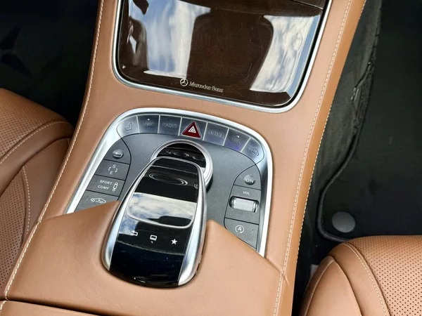 Mercedes-Benz Třídy S 500 4MATIC kupé - foto 25