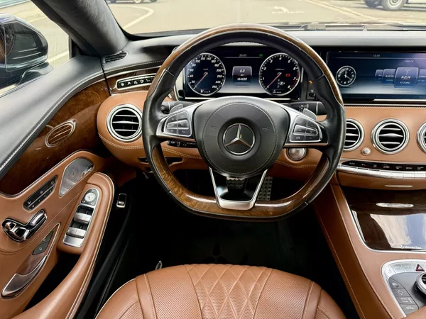 Mercedes-Benz Třídy S 500 4MATIC kupé - foto 26