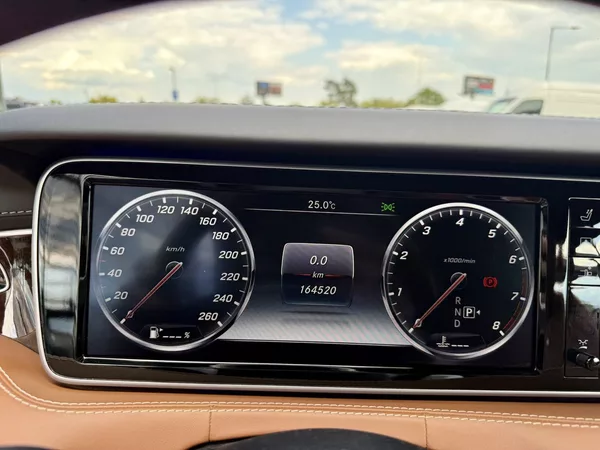 Mercedes-Benz Třídy S 500 4MATIC kupé - foto 27