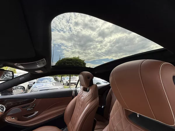 Mercedes-Benz Třídy S 500 4MATIC kupé - foto 36