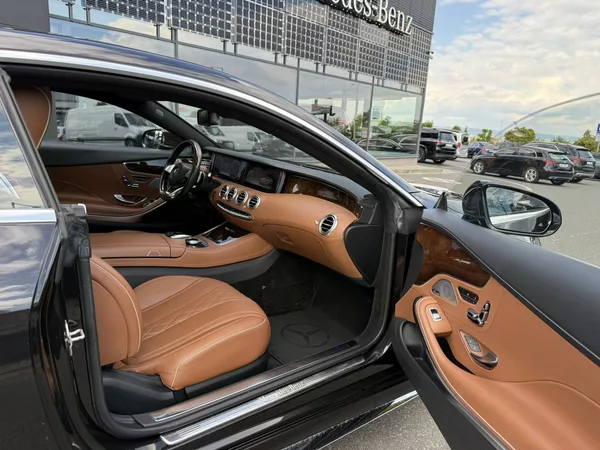 Mercedes-Benz Třídy S 500 4MATIC kupé - foto 37