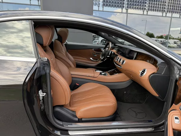 Mercedes-Benz Třídy S 500 4MATIC kupé - foto 38