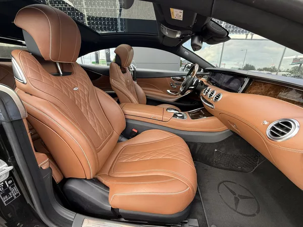 Mercedes-Benz Třídy S 500 4MATIC kupé - foto 39