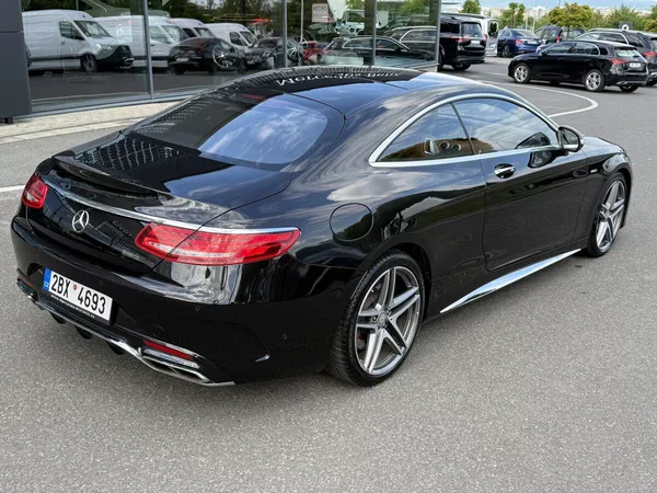 Mercedes-Benz Třídy S 500 4MATIC kupé - foto 48