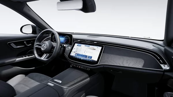 Mercedes-Benz Třídy E 220 d 4MATIC Edition 140 Years - foto 8