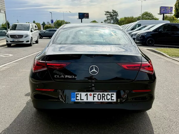 Mercedes-Benz CLA 250 e - foto 7