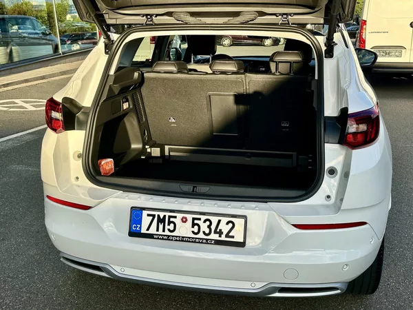 Opel Grandland ULTIMATE 1,2 Turbo AT8 - foto 11