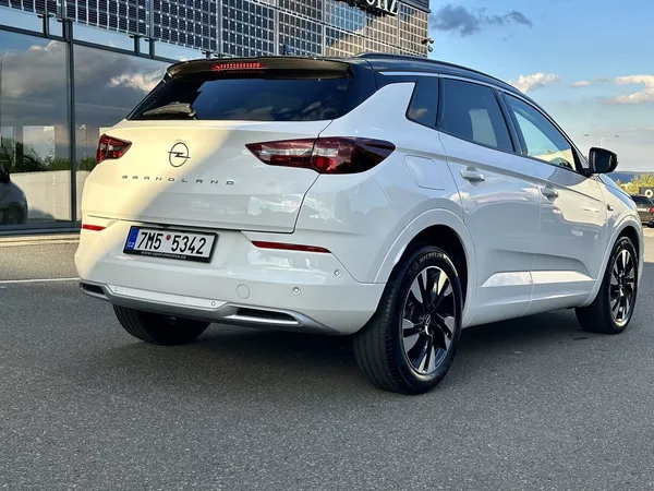 Opel Grandland ULTIMATE 1,2 Turbo AT8 - foto 3