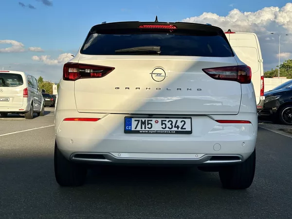 Opel Grandland ULTIMATE 1,2 Turbo AT8 - foto 4
