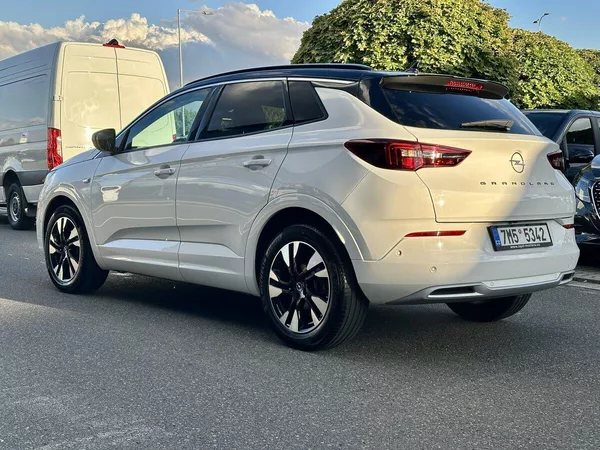 Opel Grandland ULTIMATE 1,2 Turbo AT8 - foto 5