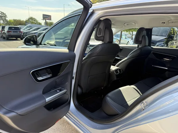 Mercedes-Benz Třídy C 220 d 4MATIC kombi - foto 12