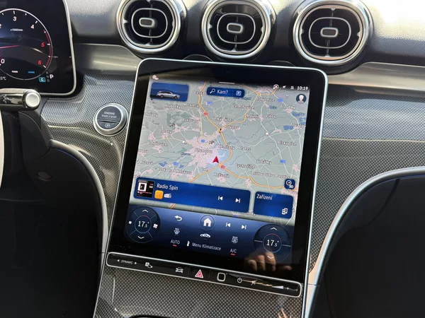 Mercedes-Benz Třídy C 220 d 4MATIC kombi - foto 17