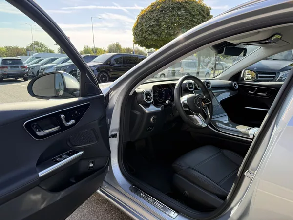 Mercedes-Benz Třídy C 220 d 4MATIC kombi - foto 19