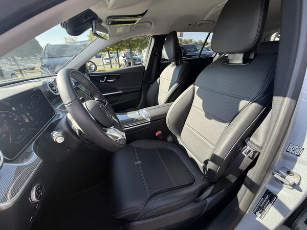 Mercedes-Benz Třídy C 220 d 4MATIC kombi - foto 21