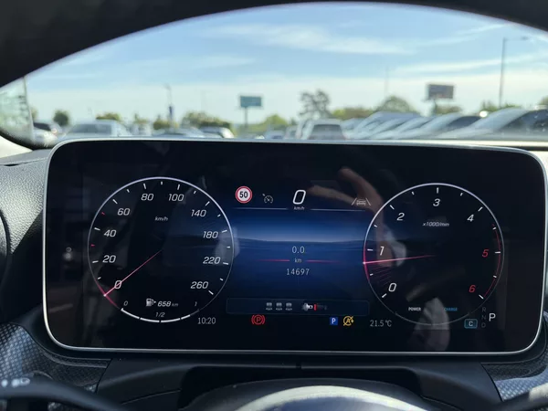 Mercedes-Benz Třídy C 220 d 4MATIC kombi - foto 26