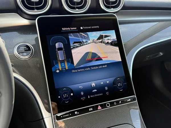 Mercedes-Benz Třídy C 220 d 4MATIC kombi - foto 27