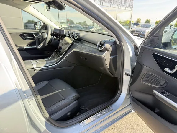 Mercedes-Benz Třídy C 220 d 4MATIC kombi - foto 30