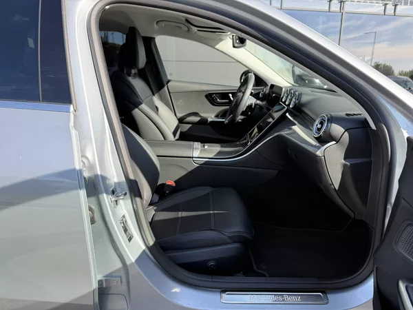 Mercedes-Benz Třídy C 220 d 4MATIC kombi - foto 31