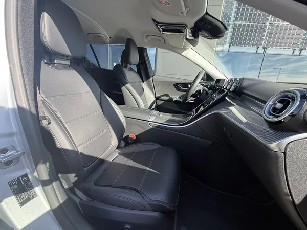 Mercedes-Benz Třídy C 220 d 4MATIC kombi - foto 32