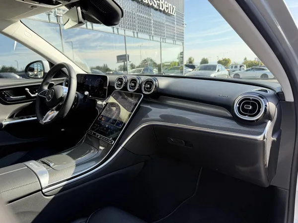 Mercedes-Benz Třídy C 220 d 4MATIC kombi - foto 33