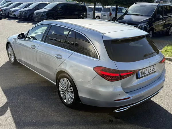 Mercedes-Benz Třídy C 220 d 4MATIC kombi - foto 39