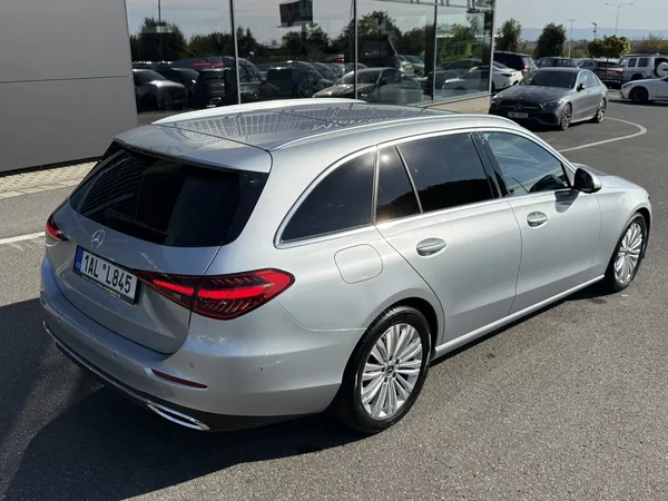 Mercedes-Benz Třídy C 220 d 4MATIC kombi - foto 40