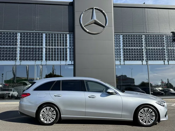 Mercedes-Benz Třídy C 220 d 4MATIC kombi - foto 9