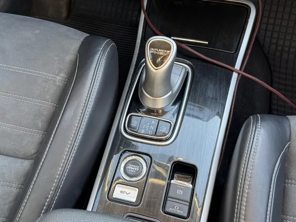 Mitsubishi Outlander - foto 16