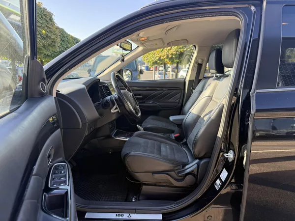 Mitsubishi Outlander - foto 19