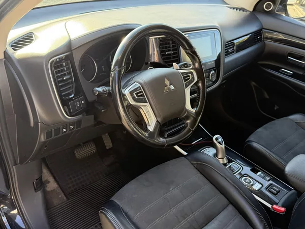 Mitsubishi Outlander - foto 21
