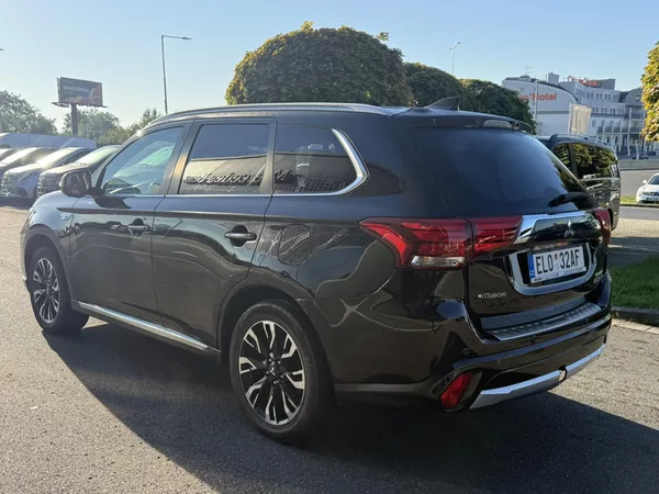 Mitsubishi Outlander - foto 6