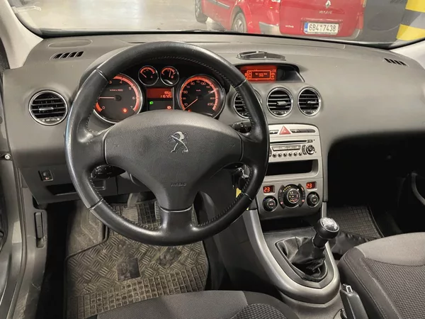 Peugeot 308 1.6 VTi, 88kW, ČR - foto 6