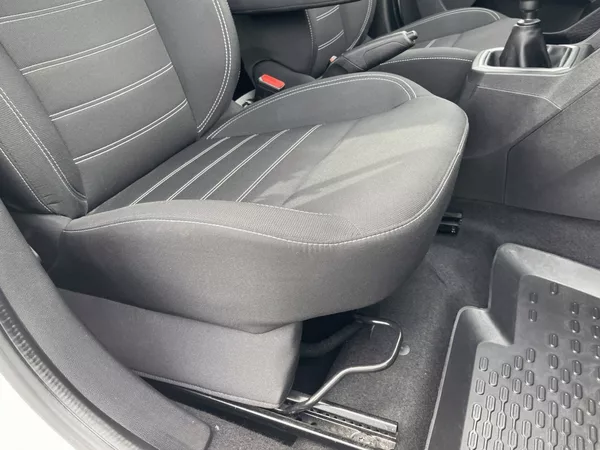 Dacia Logan 1.0 TCe,67kW,LPG,ČR,1.Maj - foto 29